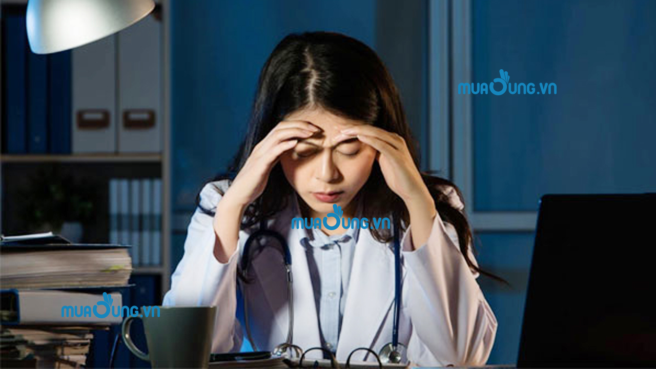 Ăn nhiều buổi tối, thức khuya NỮ