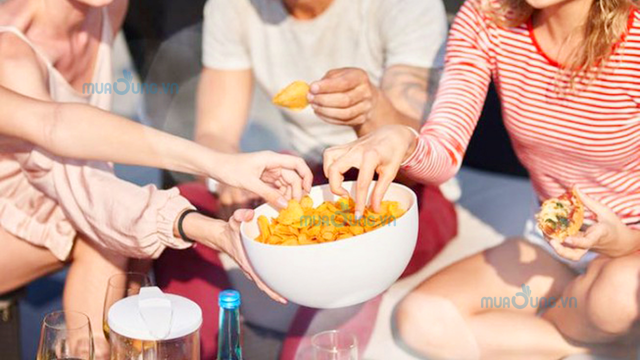 Thói quen ăn vặt dễ tạo điều kiện cho vô sinh nữ